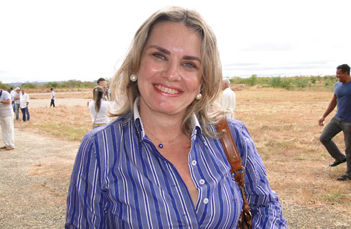 Guanambi: deputada Ivana Bastos comemora licitação do SAC