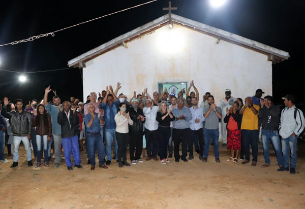 Ivana e Valtécio anunciam obras de extensão de rede de água para comunidades de Caetité