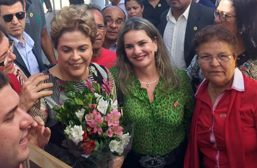 Salvador: Ivana Bastos acompanha entrega de 2,8 mil moradias do MCMV