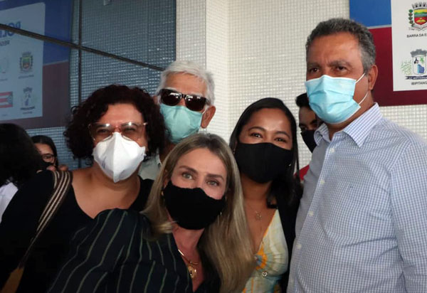 Ivana participa da entrega da Policlínica de Saúde em Brumado