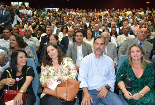 Ivana Bastos participa de posse de novos secretários estaduais