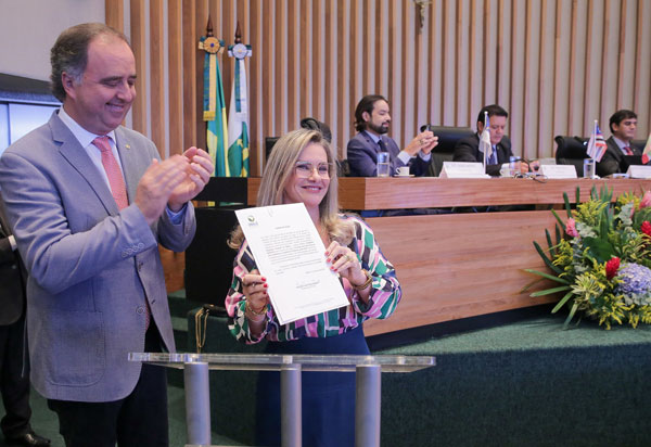 Ivana Bastos assume a presidência da Unale