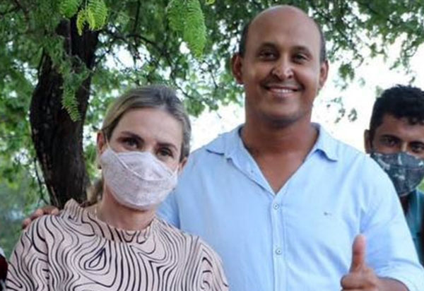 Ivana Bastos e Carlinhos levam energia elétrica para comunidades de Tanhaçu