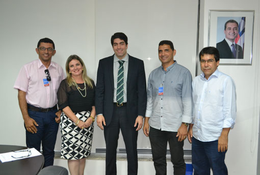 Ivana Bastos e prefeitos eleitos se reúnem com diretor da Desenbahia