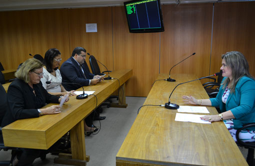 Comissão da Fiol: Deputada acompanha situação dos trabalhadores no lote de Jequié