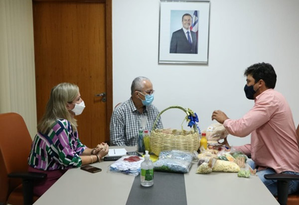 Ivana Bastos busca investimentos para agricultores familiares de Jacaraci