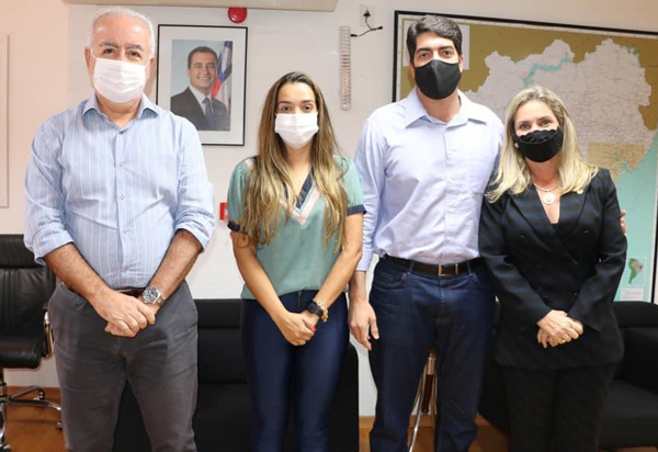 Ivana e Vanessa levam aos órgãos demandas de Lençóis      