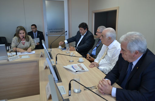 Mudanças de prazo e desaceleração das obras da ferrovia são debatidas durante audiência da Comissão da Fiol no Ministério dos Transportes