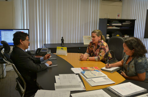 ​​​​Ivana Bastos busca benefícios para municípios na Secti