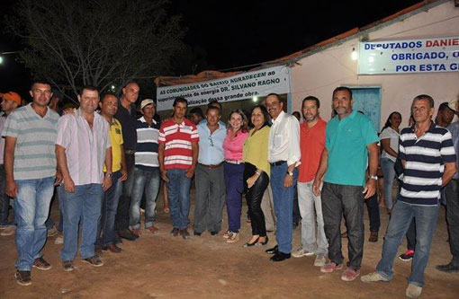 Moradores de localidades de Palmas de Monte Alto festejam chegada de energia elétrica
