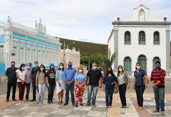 Em visita à Palmeiras, deputada assume compromissos de trabalhar por novos investimentos para o município