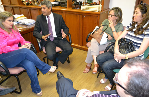 Deputada vai à Secretaria de Desenvolvimento Rural e CAR em prol de Pindaí e Dom Basílio