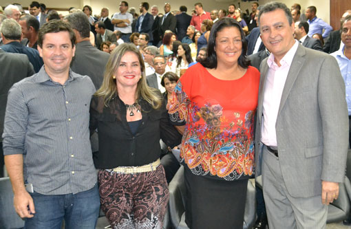 Ivana Bastos comemora obras de saneamento e mobilidade para 490 mil baianos