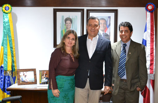 Ivana Bastos comemora ida do governador à Lagoa Real para assinatura de Ordem de Serviço do Colégio Estadual