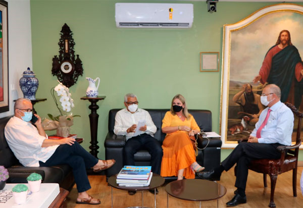 Caetité: Ivana e Valtécio conseguem abertura da Unacon para atendimento oncológico