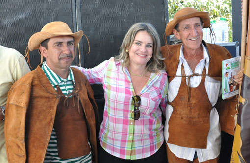 Lagoa Real: Ivana Bastos prestigia tradicional Missa do Vaqueiro