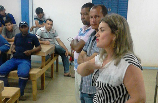 Deputada visita canteiro de obras da Fiol em Guanambi e conversa com operários