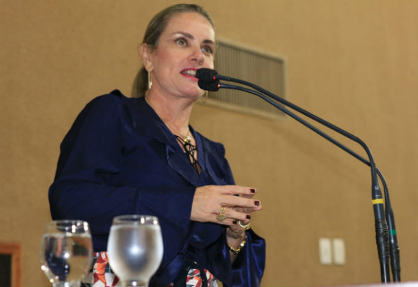 Deputada Ivana  Bastos apresenta projeto para legalizar o transporte alternativo