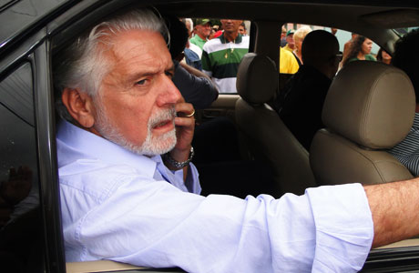 Susto: Avião com Jaques Wagner bate em outra aeronave