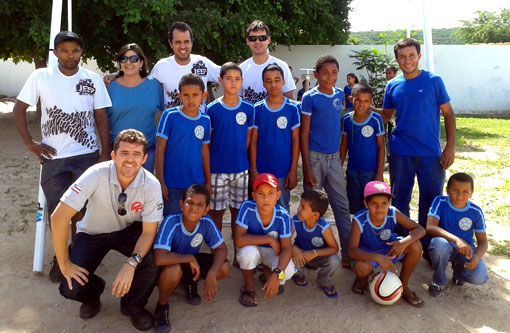 Jeep Clube Brumado realiza doação de brinquedos