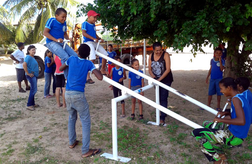 Jeep Clube Brumado realiza doação de brinquedos