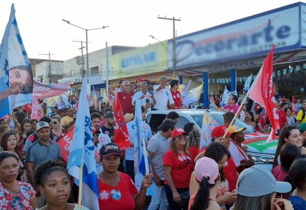 Candidato ao governo da Bahia, Jerônimo Rodrigues realizou ato político em Brumado