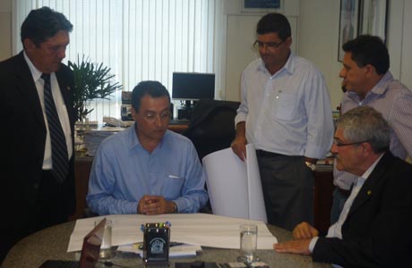 JOÃO BONFIM BUSCA VIABILIZAR ADUTORA DE URANDI