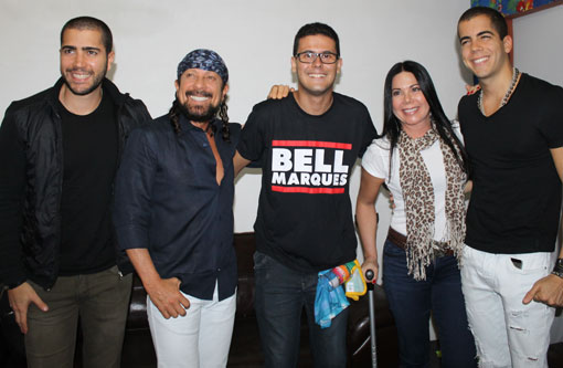 Brumadense fã de Bell Marques realiza sonho e tem parabéns cantado pelo ídolo