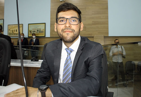 Brumado: Vereador João Vasconcelos (DEM) indica que haja tratamento aos pacientes que tem sequelas devido a Covid-19