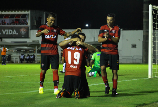 Com gol olímpico de Dátolo, Vitória vence Flamengo de Guanambi no Barradão