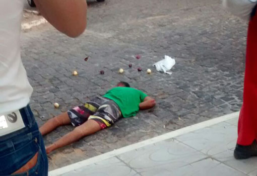 Brumado: homem tentar jogar drogas para presos, foge e colide moto contra outra motocicleta