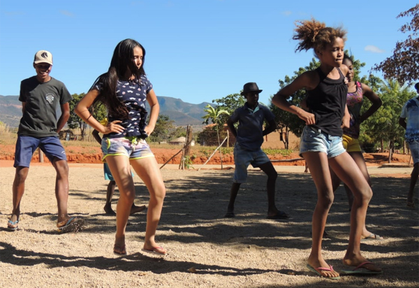 Estudantes quilombolas de Candiba apresentam projeto de resgate   identitário na maior Feira de Ciência e Engenharia do Brasil