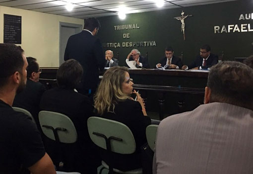 Após Ba-Vi polêmico, Mancini é absolvido; Kanu, Vinícius e mais cinco pegam gancho em sessão de julgamento