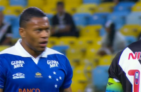 Brasileirão: 'Faz logo outro' gera polêmica no 2-1 do Vasco