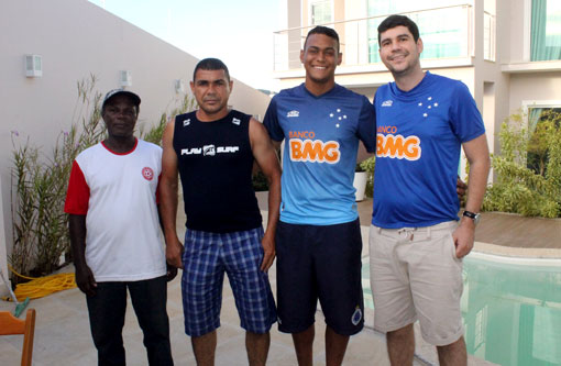 Jogador brumadense do Cruzeiro visita Brumado