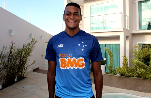 Jogador brumadense do Cruzeiro visita Brumado