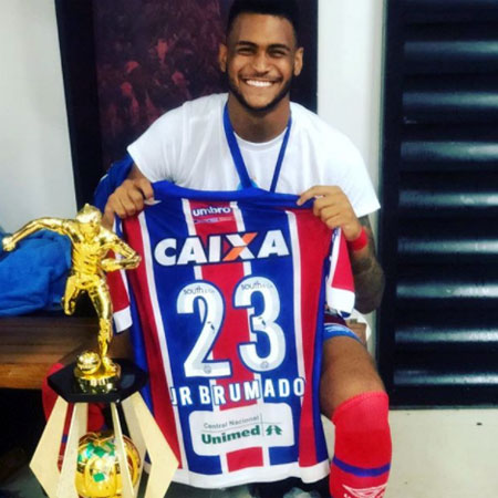 Júnior Brumado conquista seu primeiro título como profissional