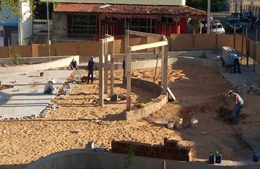 Prefeito Aguiberto visita obras de reestruturação da Praça do Jurema e anuncia que a inauguração acontecerá durante as festividades do aniversário de Brumado