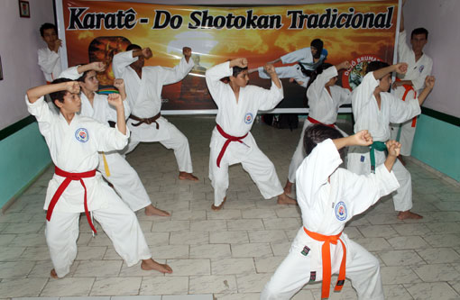 Venha praticar Karate-do Tradicional no Clube Social de Brumado