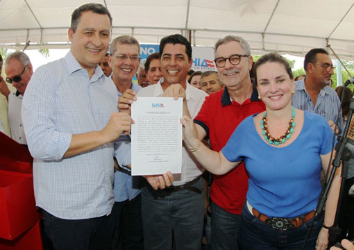 Ivana Bastos acompanha governador em ato para construção de unidades escolares em Lagoa Real e Rio do Antônio