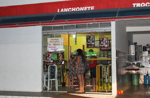 Brumado: Lanchonete de posto de combustíveis foi assaltada; bandido abordou proprietário com uma faca no pescoço