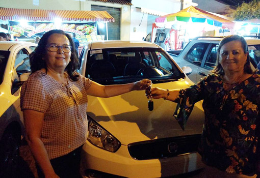 Aracatu: prefeita Lêda Matias entrega veículos novos aos secretários municipais