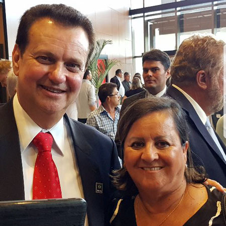 Aracatu: prefeita Lêda Matias assina em Brasília Programa Internet para Todos