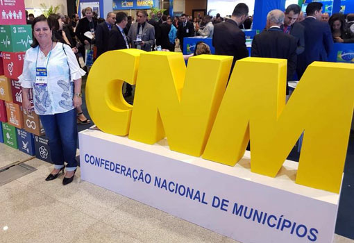 Em Brasília, a prefeita de Aracatu participou da XXI Marcha em Defesa dos Municípios