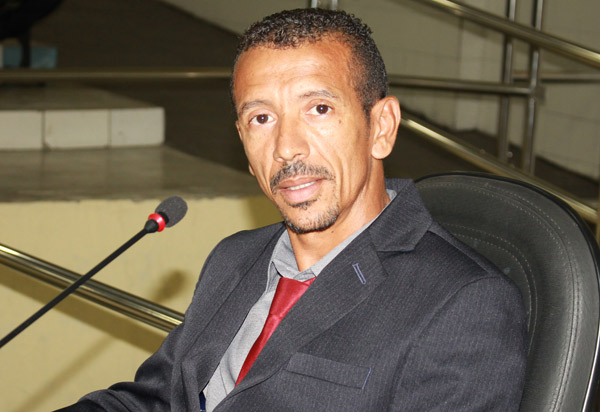 Vereador Lek Cabeleireiro lamenta o fato de Brumado não eleger representantes e diz que não adianta grupo político impor candidato ao povo 