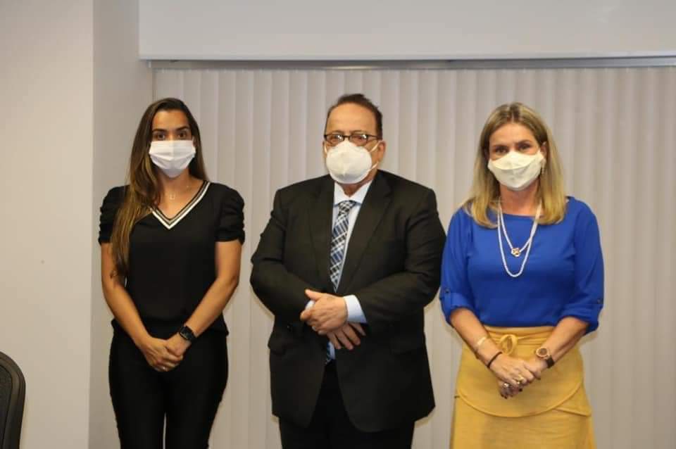 Deputada e prefeitos garantem intervenções nas delegacias de Lençóis e Iraquara