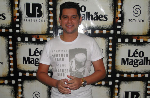 Ônibus do cantor Léo Magalhães foi assaltado