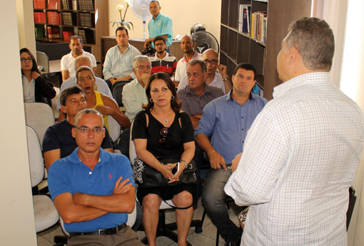 Em reunião com a imprensa, Léo Vasconcelos fala sobre a estrutura da Câmara de Vereadores, mudanças e problemas encontrados