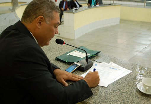 Brumado: lei que eleva Umburanas, Samambaia e Arrecife a categoria de distritos foi Promulgada pelo presidente da Câmara Léo Vasconcelos