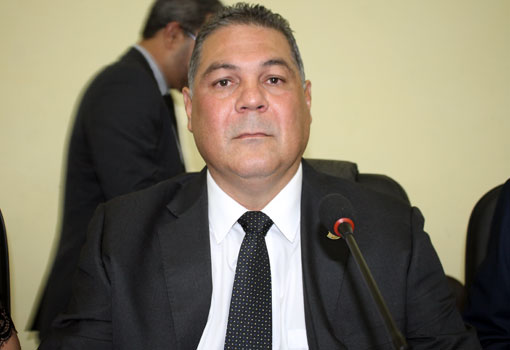 Léo Vasconcelos, presidente da Câmara de Vereadores de Brumado, esclarece problemas ocorridos no plenário em virtude das fortes chuvas